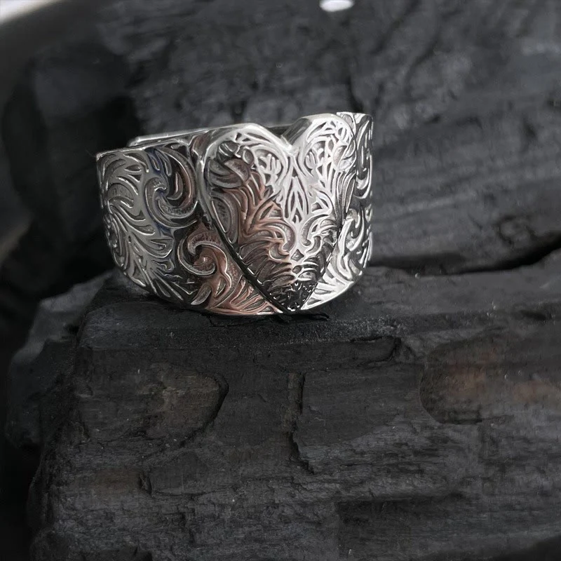 Adjustable Gold And Silver Contrasting Grass Patterned Heart Ring - Image 3