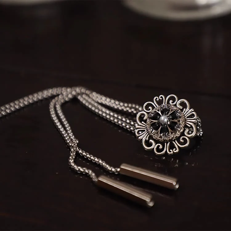 Exquisite Lace Imitation Pearl Round Pendant Bolo Tie - Image 2