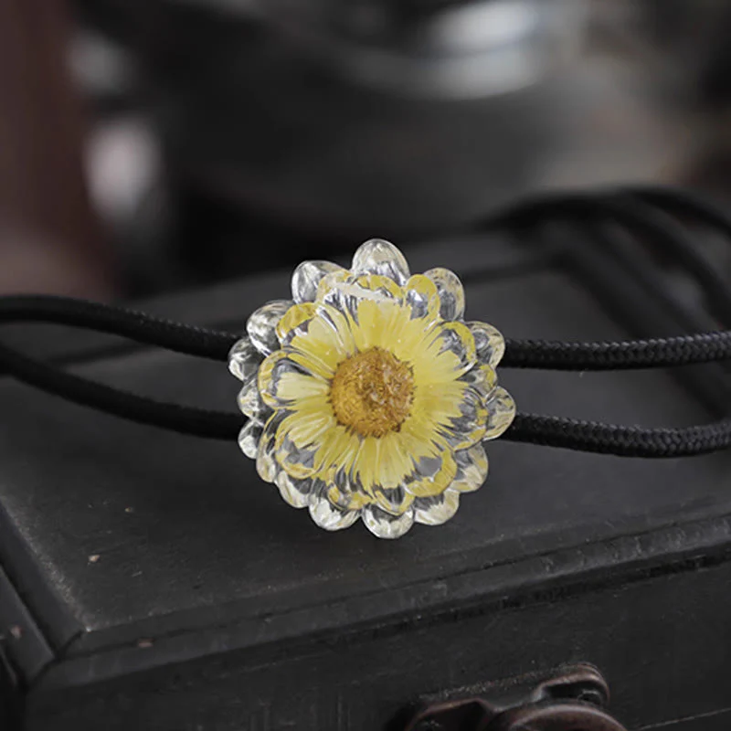 Handmade Dried Flower Daisy Women's Bolo Tie - Image 4