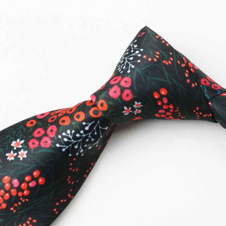Men's Forest Berry Floral Pattern Necktie - Image 2