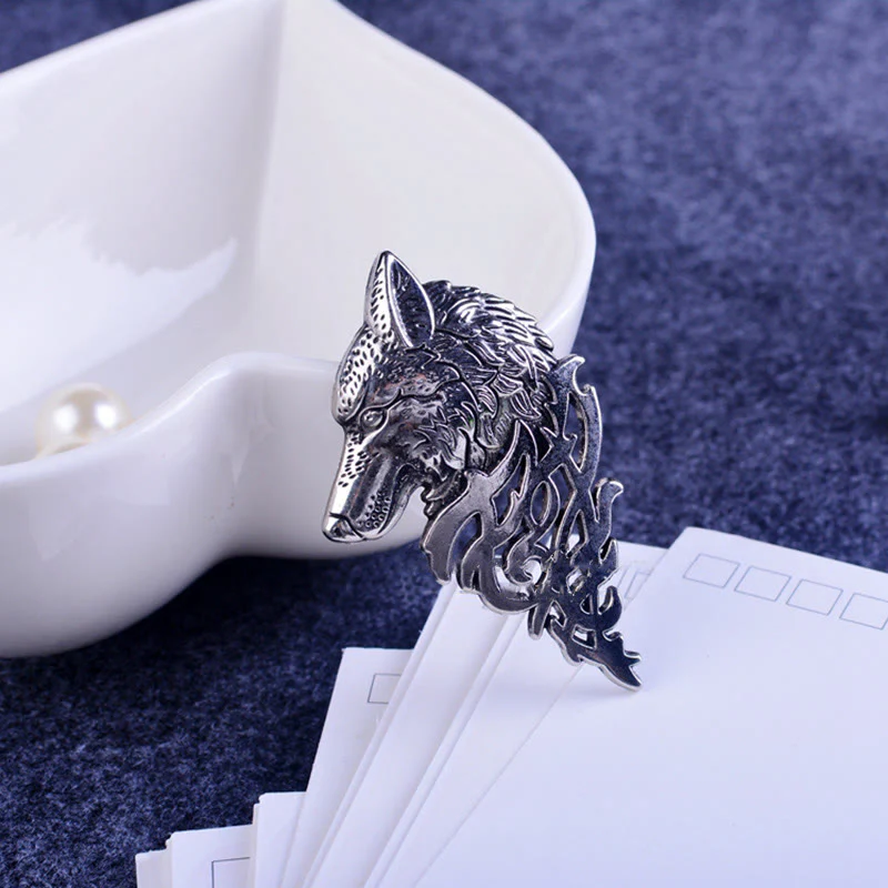Men's Glamorous Hollow Wolf Head Brooch - Image 4