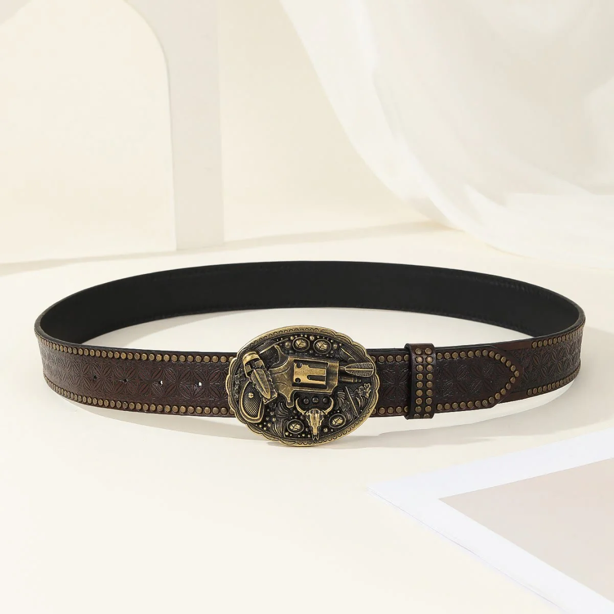 Men's Retro Carved Gun And Bull Skull Emblem Leather Belt - Image 3