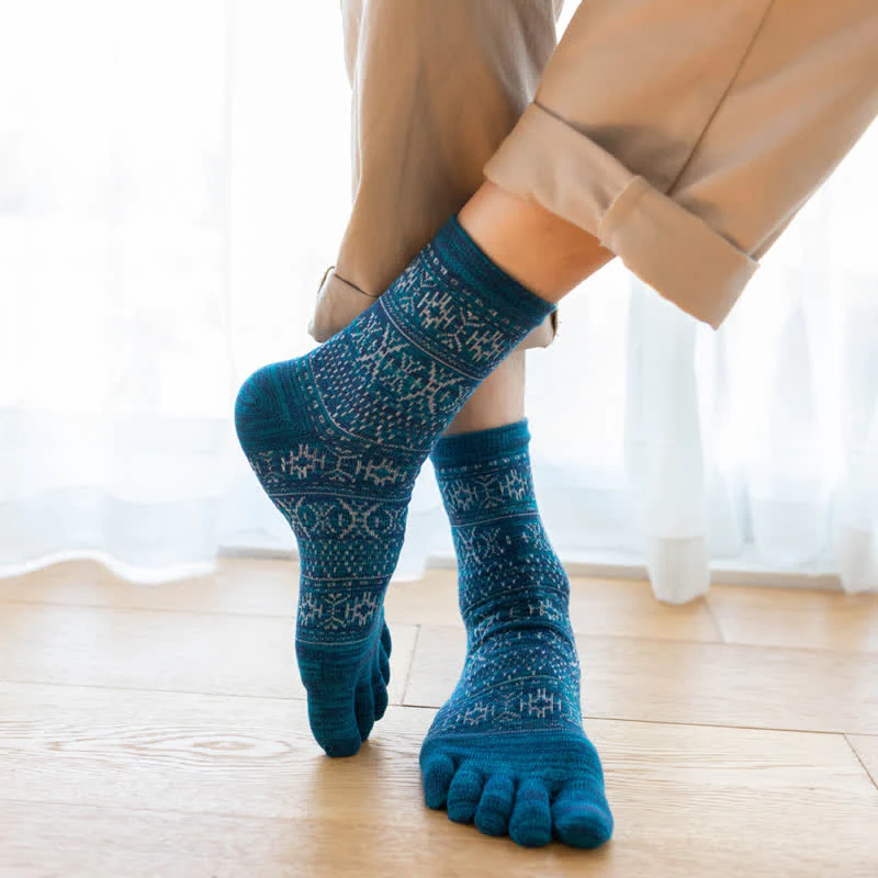 Men's Vintage Style Pattern Five Fingers Crew Socks - Image 5
