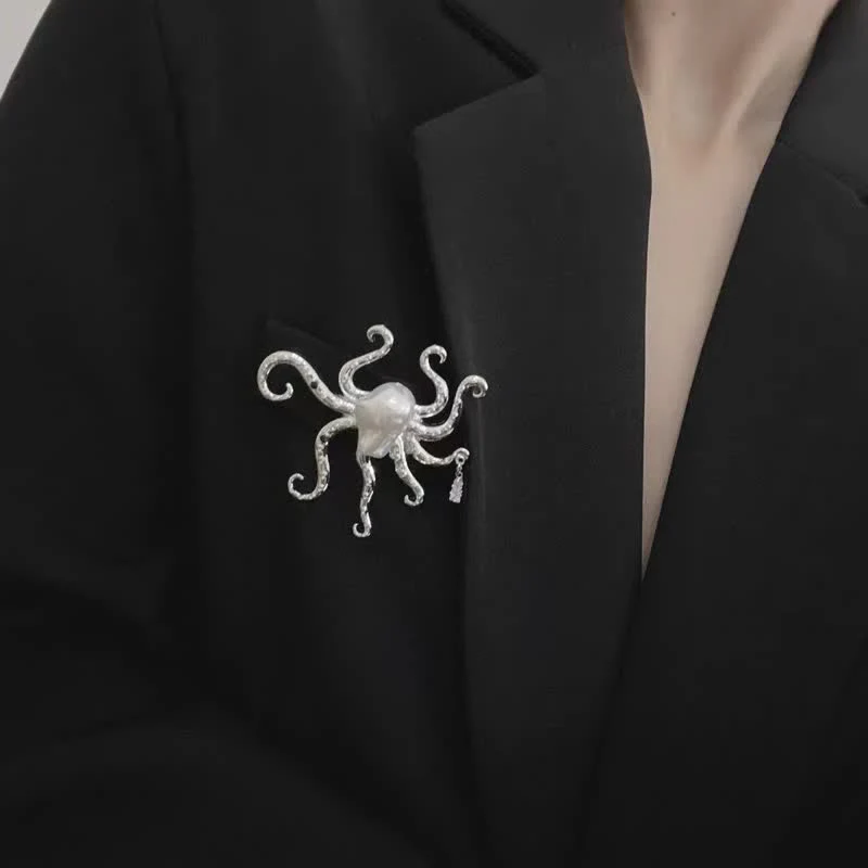 Unisex Tropic Octopus Large Pearl Brooch - Image 4