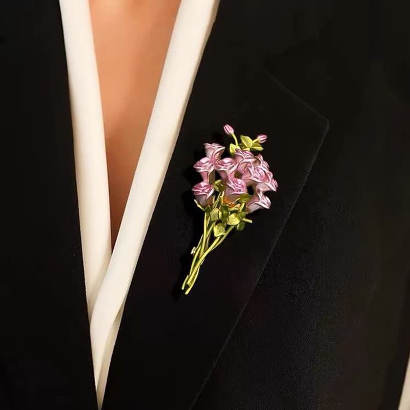 Women's Cute Pink & Green Rose Bouquet Brooch - Image 2