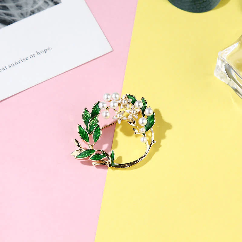 Women's Gardenia Blossom Wreath Brooch - Image 8