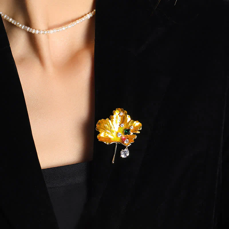 Women's Gold Maple Leaf Brooch - Image 3
