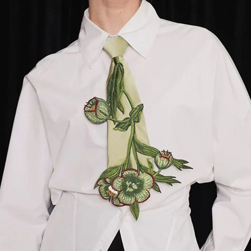 Women's Green Botanical Embroidered Zipper Necktie - Image 3