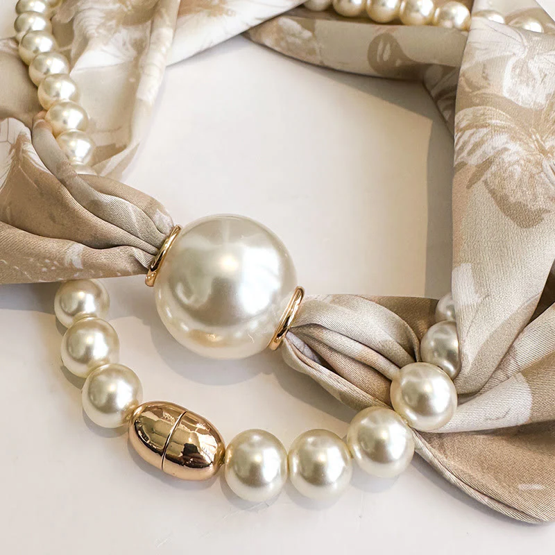 Women's Magnetic Clasp Artificial Pearl Necklace Scarf - Image 4