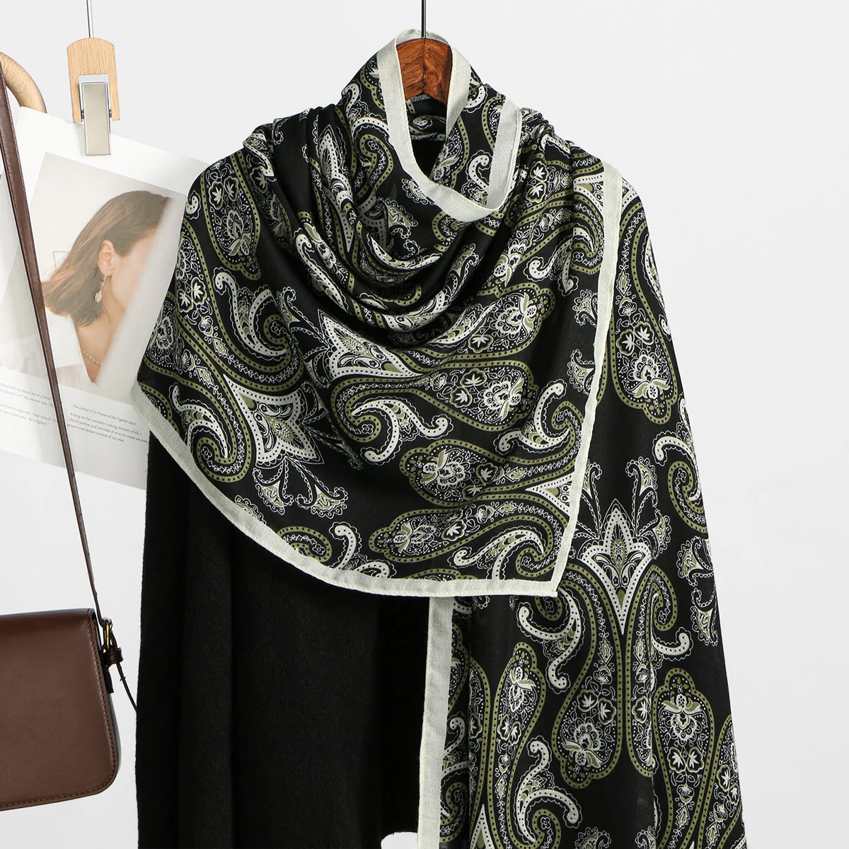 Women's Retro Cashew Print Thin Shawl Scarf - Image 3