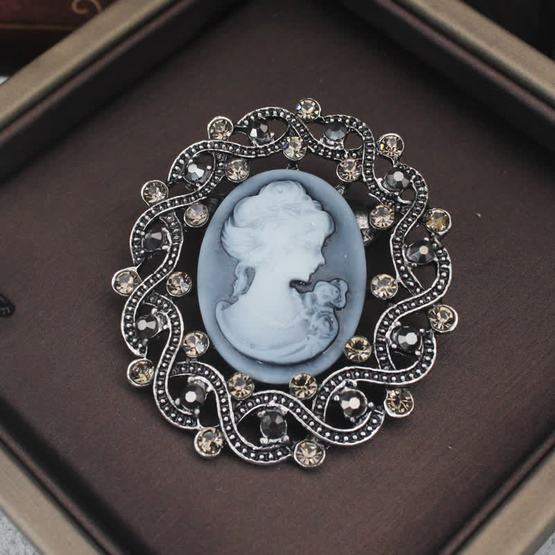 Women's Retro Century Queen's Cameo Brooch - Image 5