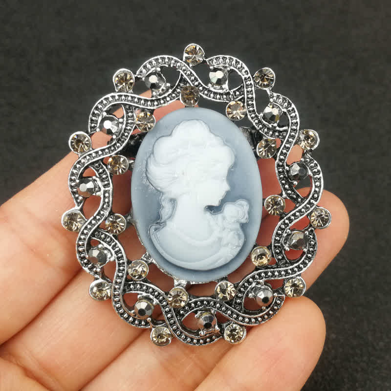 Women's Retro Century Queen's Cameo Brooch - Image 6