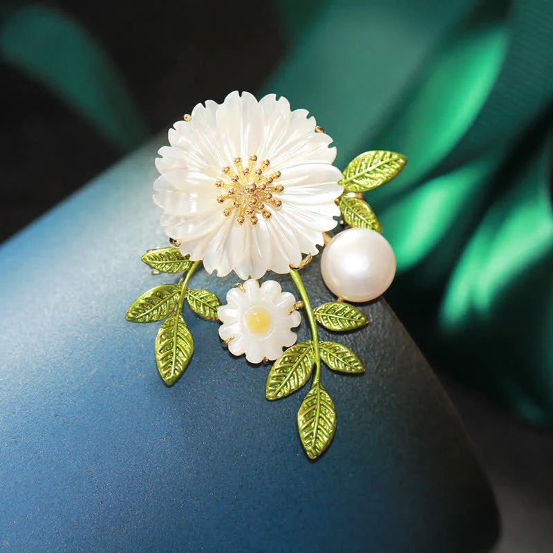 Women's Romantic Daisy Shell Pearl Brooch - Image 2